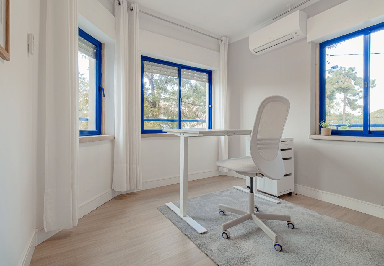 Apartment in Almada - Marisol, T2 espaçoso com AC próximo do golfe, Aroeira, Caparica 