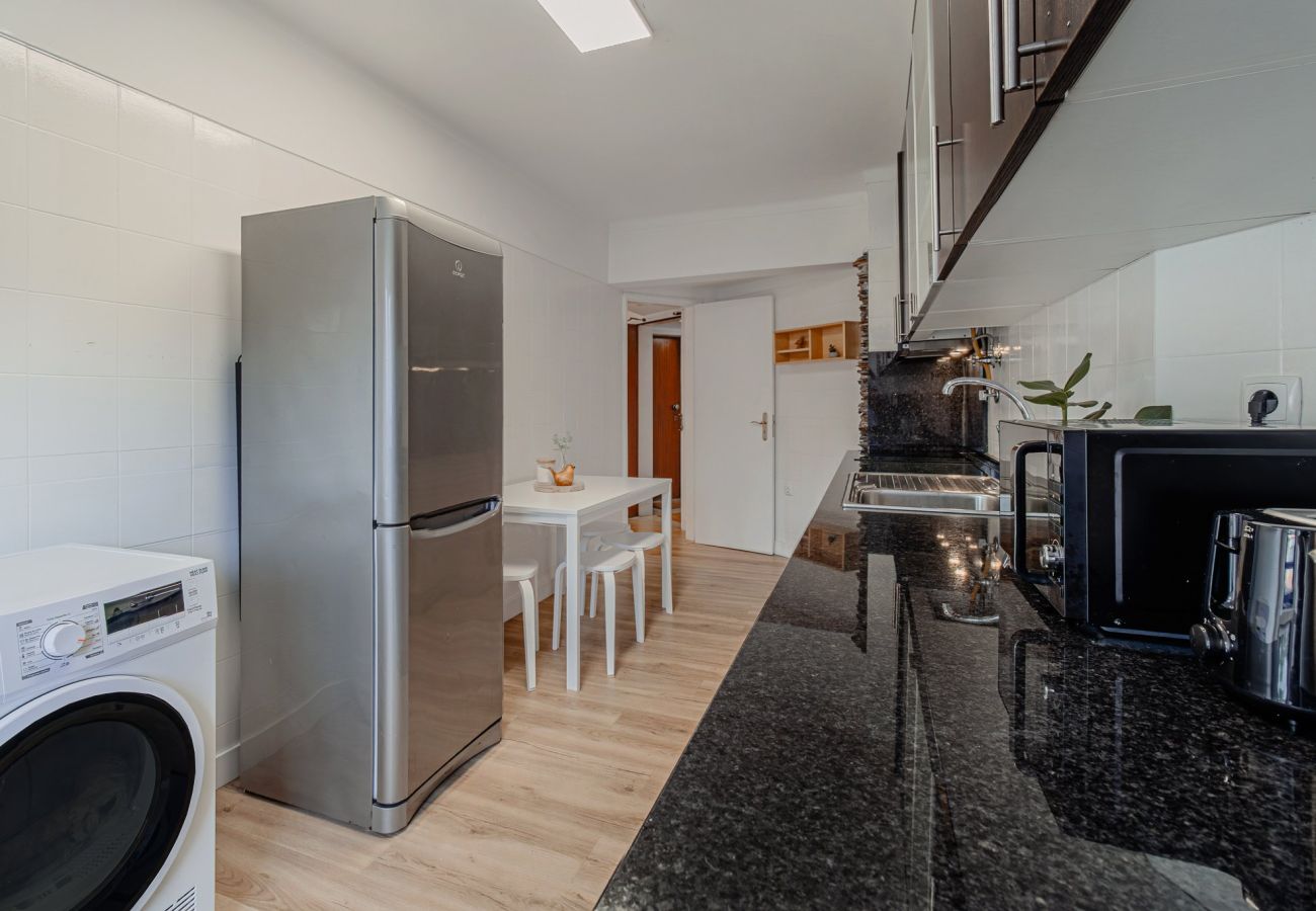 Apartment in Almada - Marisol, T2 espaçoso com AC próximo do golfe, Aroeira, Caparica 
