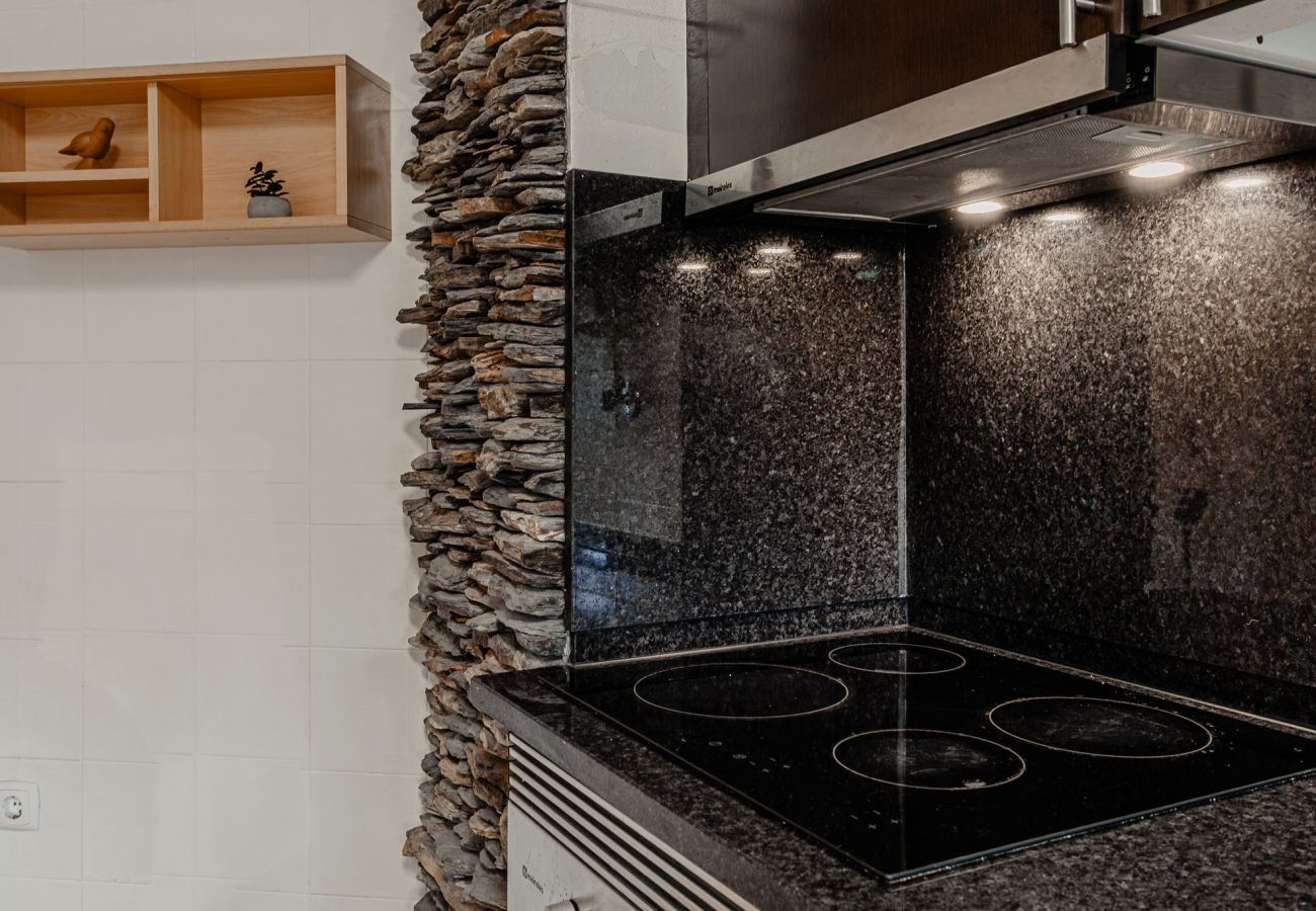 Apartment in Almada - Marisol, T2 espaçoso com AC próximo do golfe, Aroeira, Caparica 