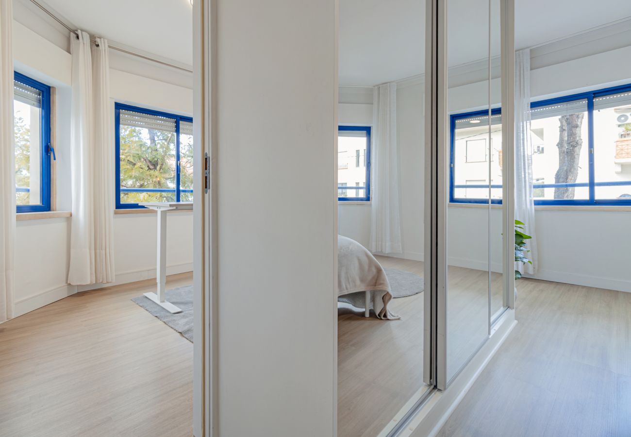 Apartment in Almada - Marisol, T2 espaçoso com AC próximo do golfe, Aroeira, Caparica 