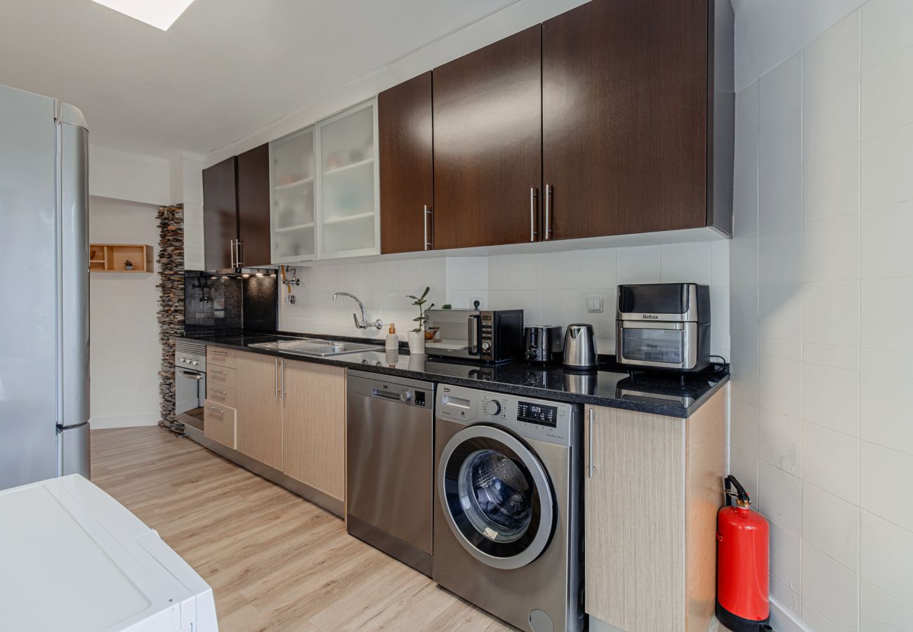 Apartment in Almada - Marisol, T2 espaçoso com AC próximo do golfe, Aroeira, Caparica 