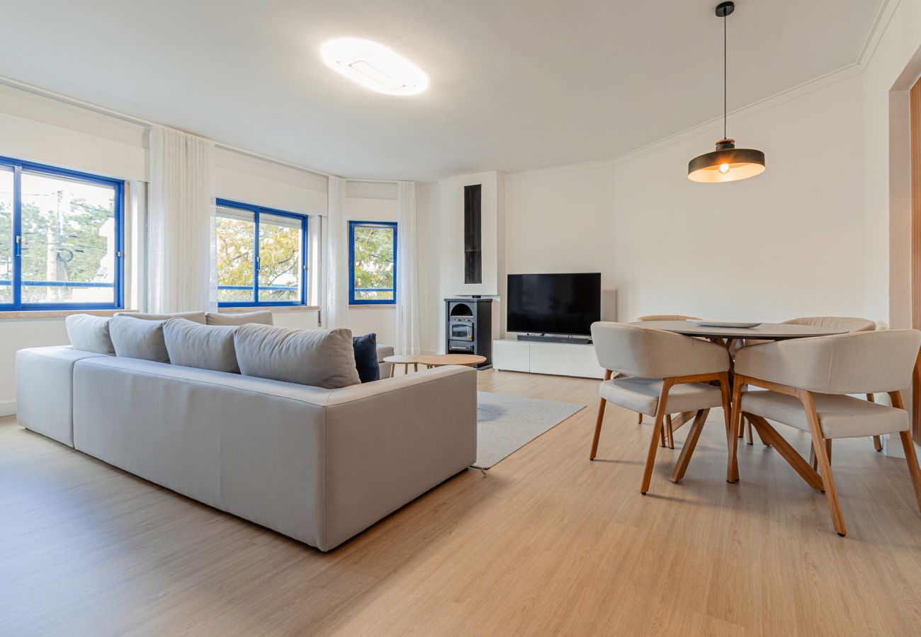 Apartment in Almada - Marisol, T2 espaçoso com AC próximo do golfe, Aroeira, Caparica 