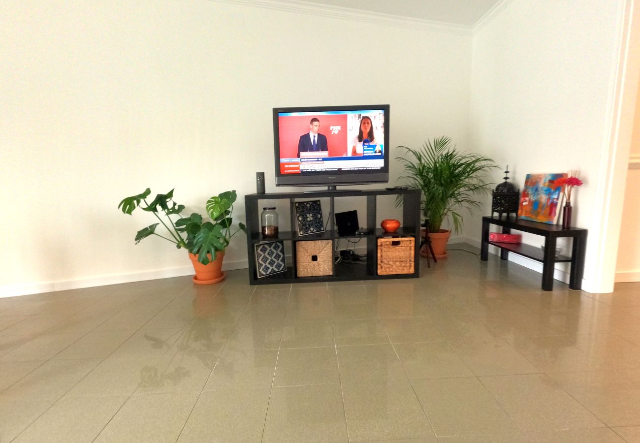 Apartment in Almada - T1 Cacilhas - Varanda e vista rio, Almada, Lisboa