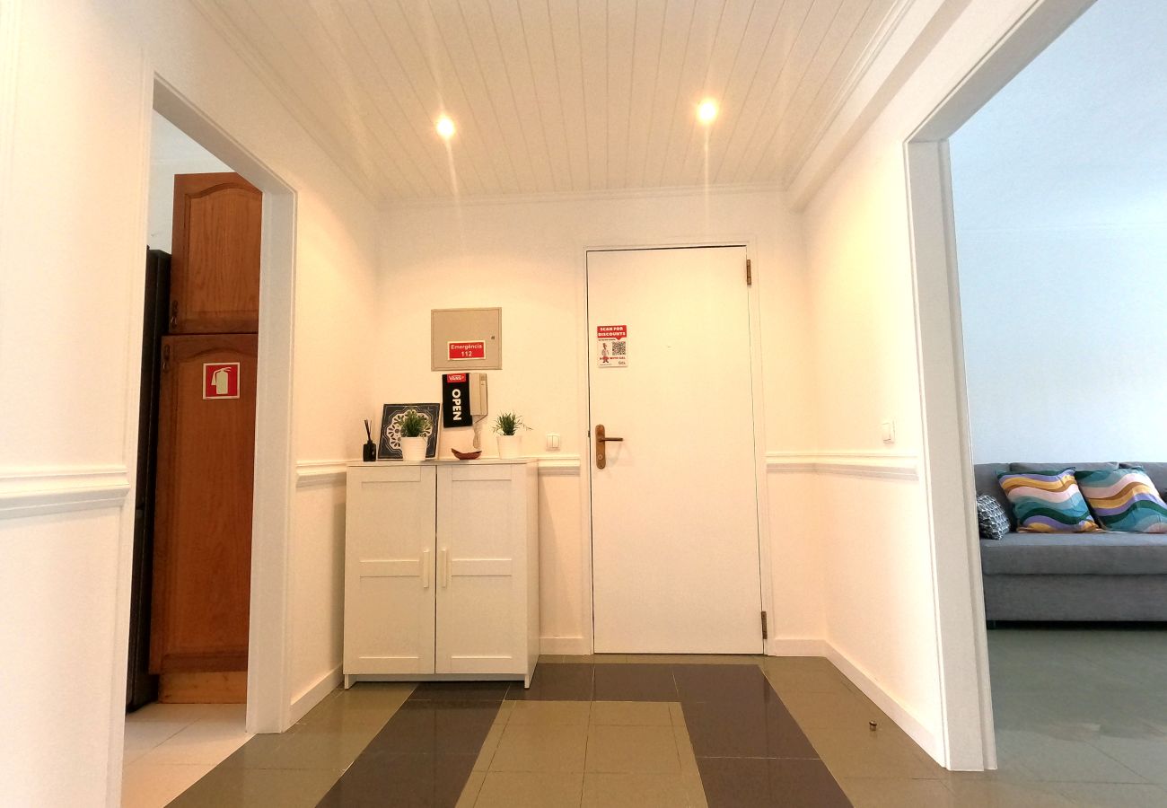Apartment in Almada - T1 Cacilhas - Varanda e vista rio, Almada, Lisboa