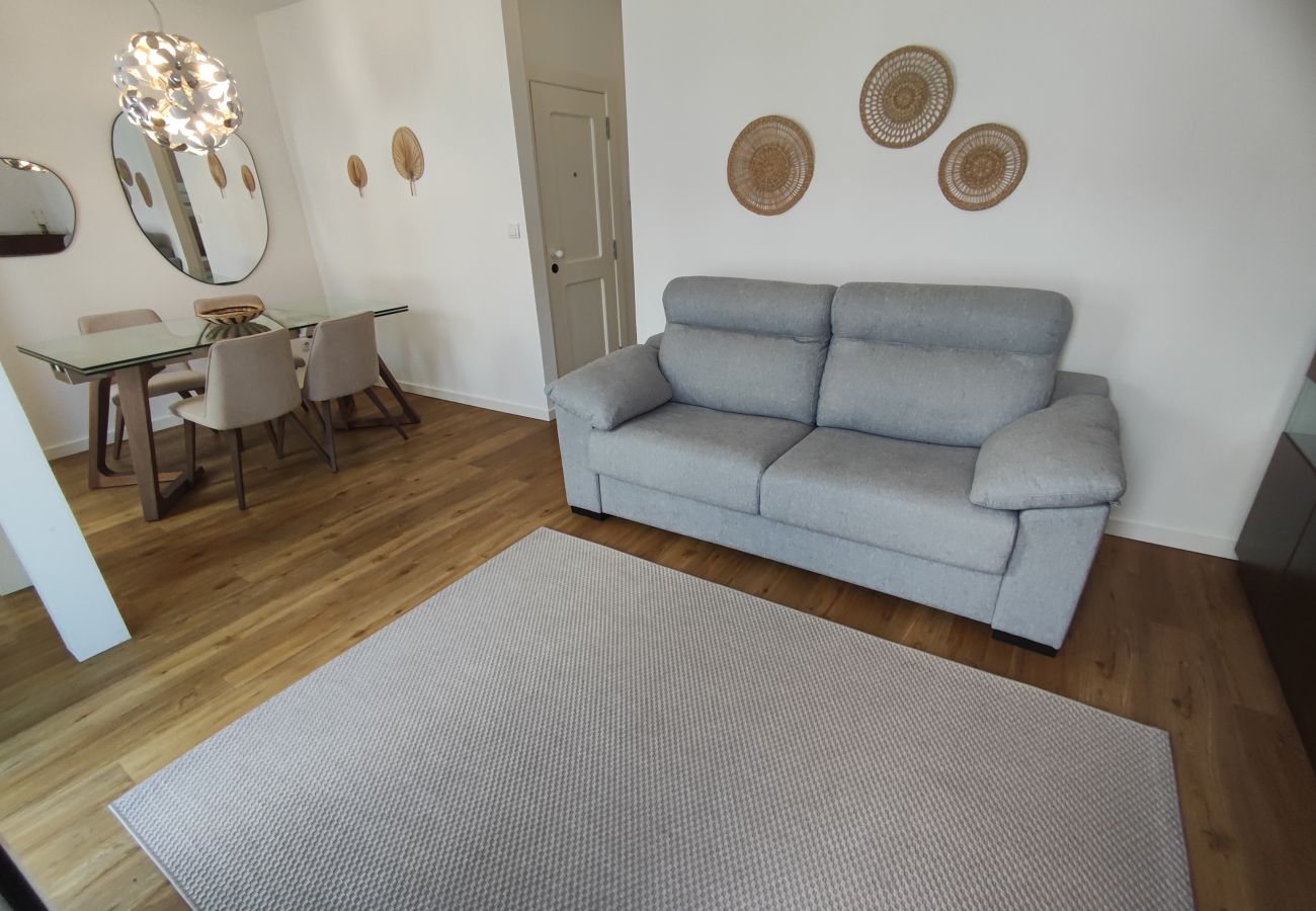 Apartment in Lisbon - Lisboa, apartamento T2+1 renovado com varanda próximo do Saldanha, Estefânia, Lisboa