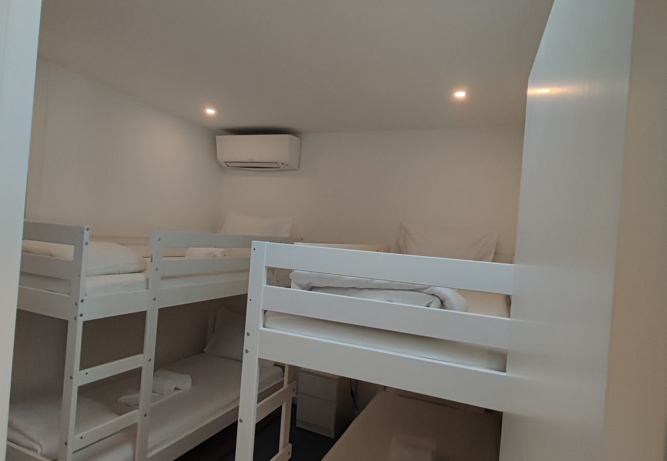 Apartment in Lisbon - Lisboa, apartamento T2+1 renovado com varanda próximo do Saldanha, Estefânia, Lisboa