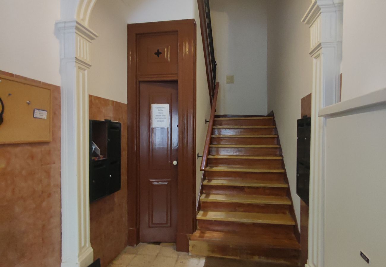 Apartment in Lisbon - Lisboa, apartamento T2+1 renovado com varanda próximo do Saldanha, Estefânia, Lisboa