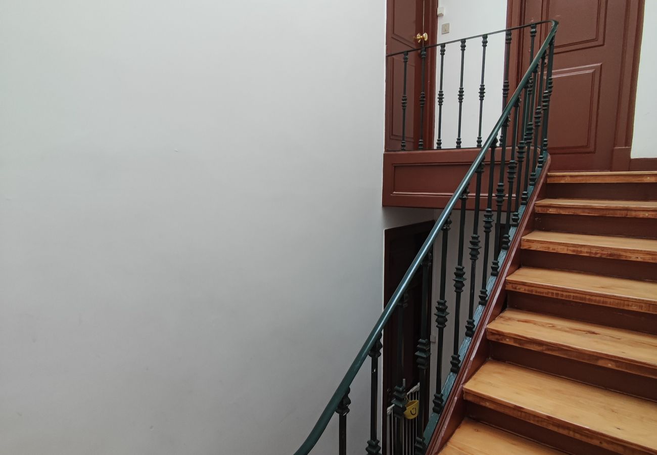 Apartment in Lisbon - Lisboa, apartamento T2+1 renovado com varanda próximo do Saldanha, Estefânia, Lisboa