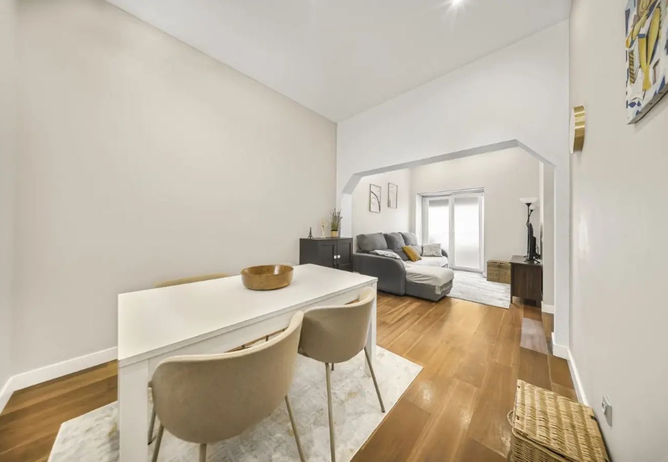 Apartment in Lisbon - T2 Renovado com Terraço em Lisboa, Arroios