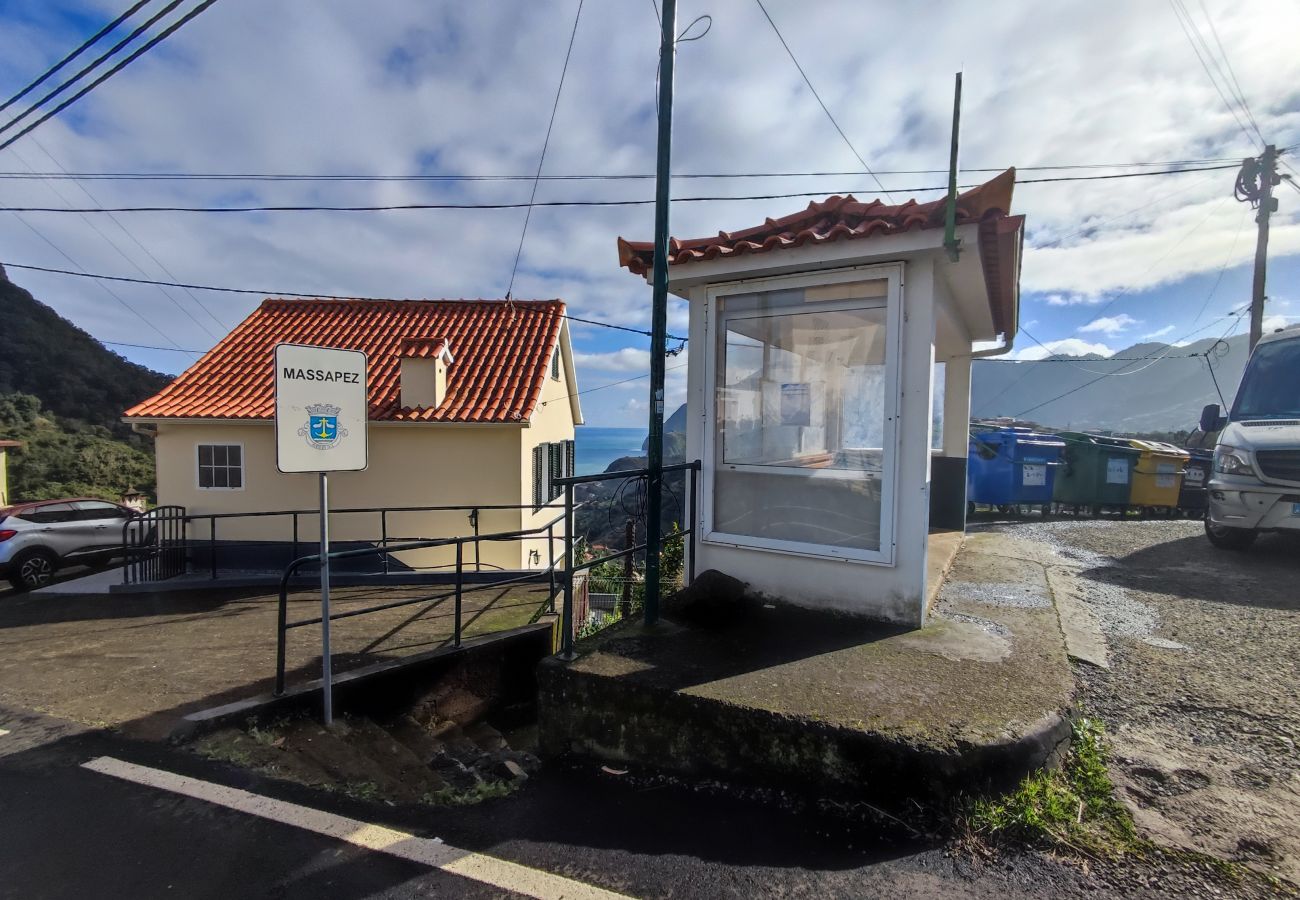 House in Porto da Cruz - Madeira, Casa de 2 quartos com vista mar e Penha de Águia, Porto da Cruz, ilha da Madeira
