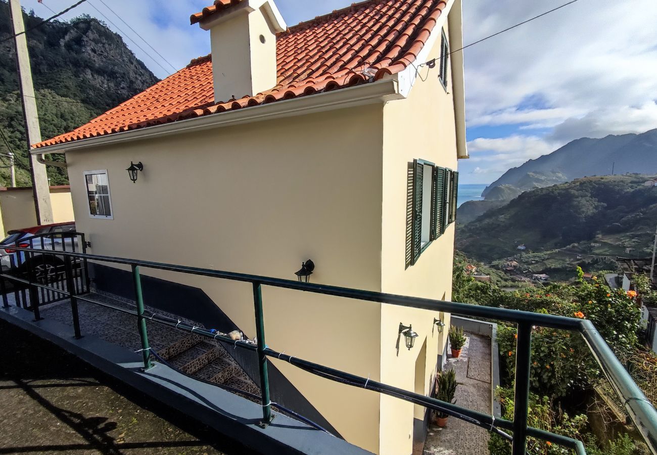 House in Porto da Cruz - Madeira, Casa de 2 quartos com vista mar e Penha de Águia, Porto da Cruz, ilha da Madeira