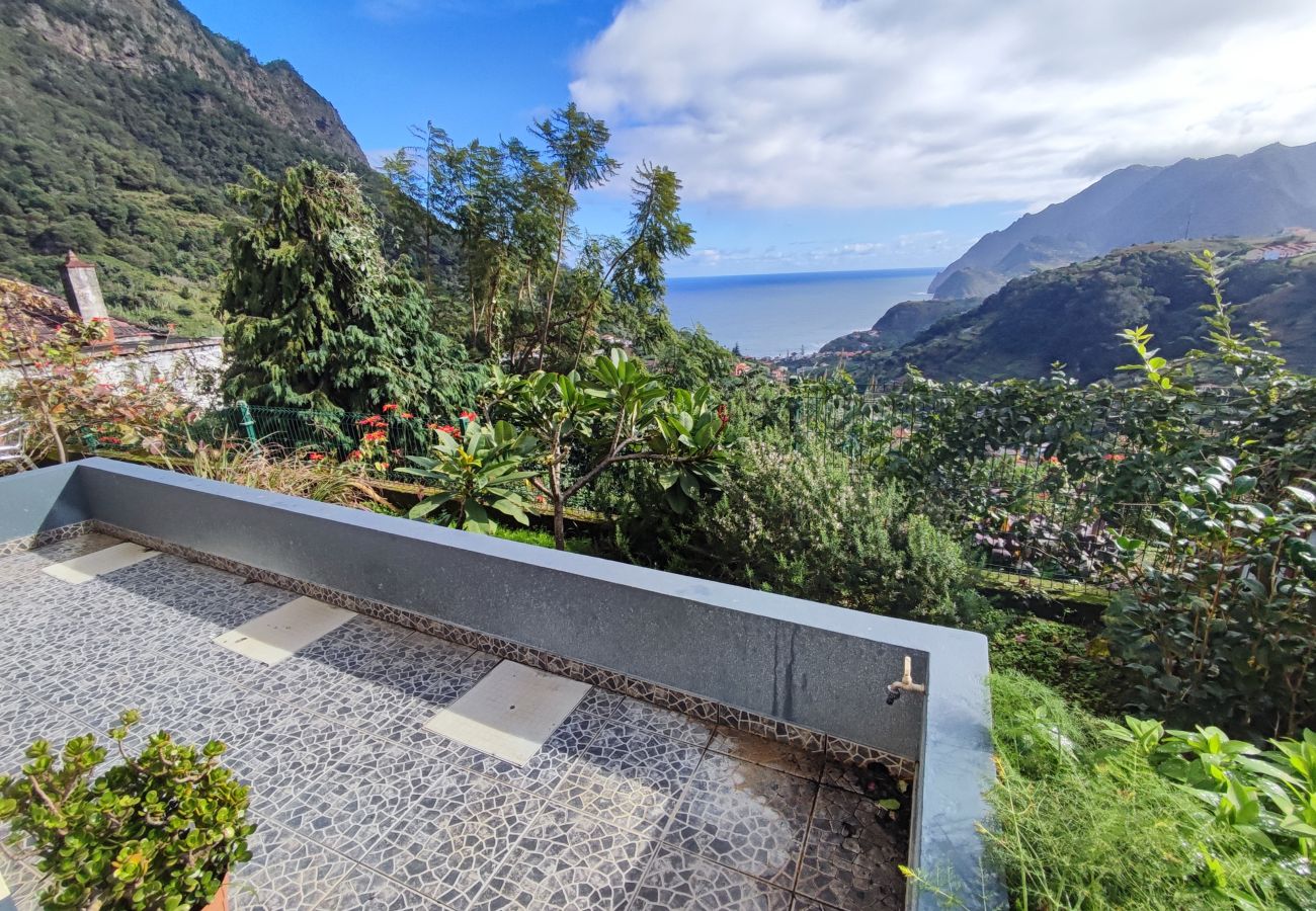 House in Porto da Cruz - Madeira, Casa de 2 quartos com vista mar e Penha de Águia, Porto da Cruz, ilha da Madeira