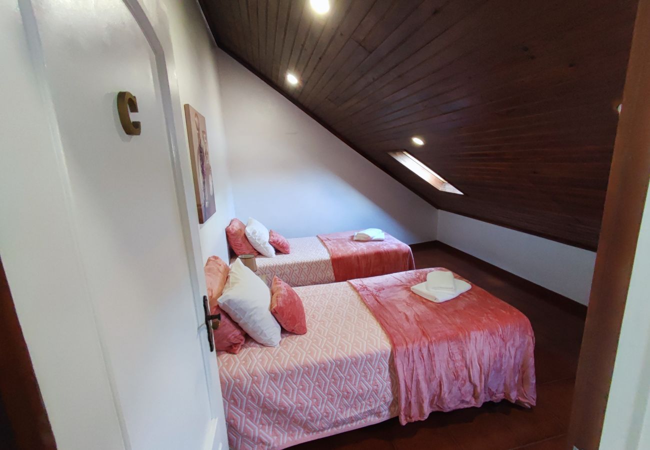 Apartment in Alenquer - Lisboa, Apartamento T3 no Alojamento Santa Catarina - O seu refúgio no coração de Alenquer