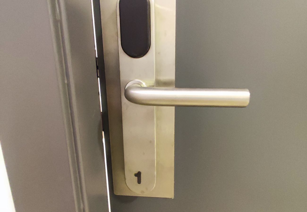 Rent by room in Lisbon - Lisbon Airport GuestHouse GAL Olivais – Conforto, Terraço e Localização Premium nos Olivais