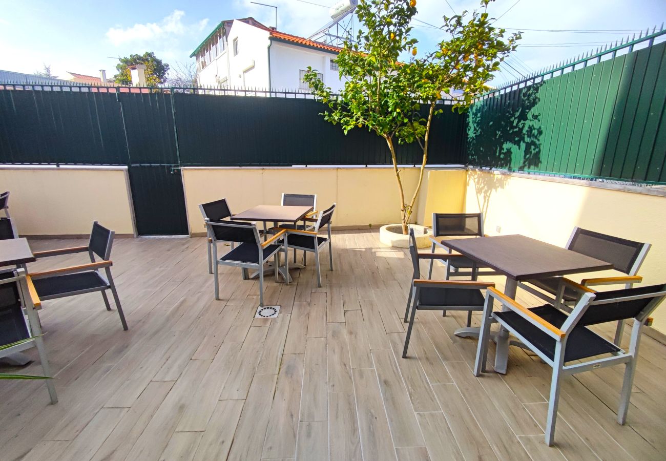 Rent by room in Lisbon - Lisbon Airport GuestHouse GAL Olivais Quarto c/ WC – Conforto, Terraço e Localização Premium nos Olivais