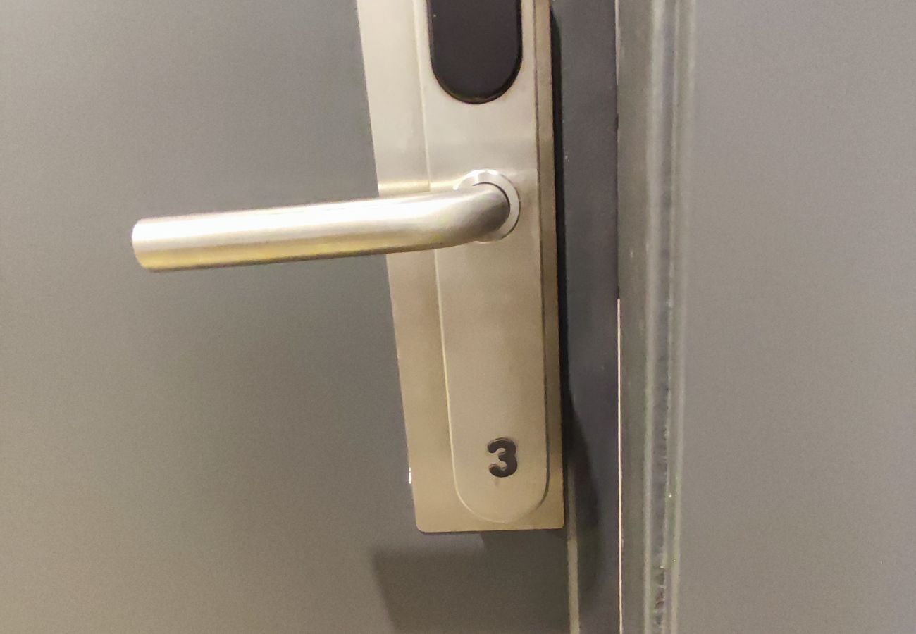 Rent by room in Lisbon - Lisbon Airport GuestHouse GAL Olivais Quarto c/ WC – Conforto, Terraço e Localização Premium nos Olivais