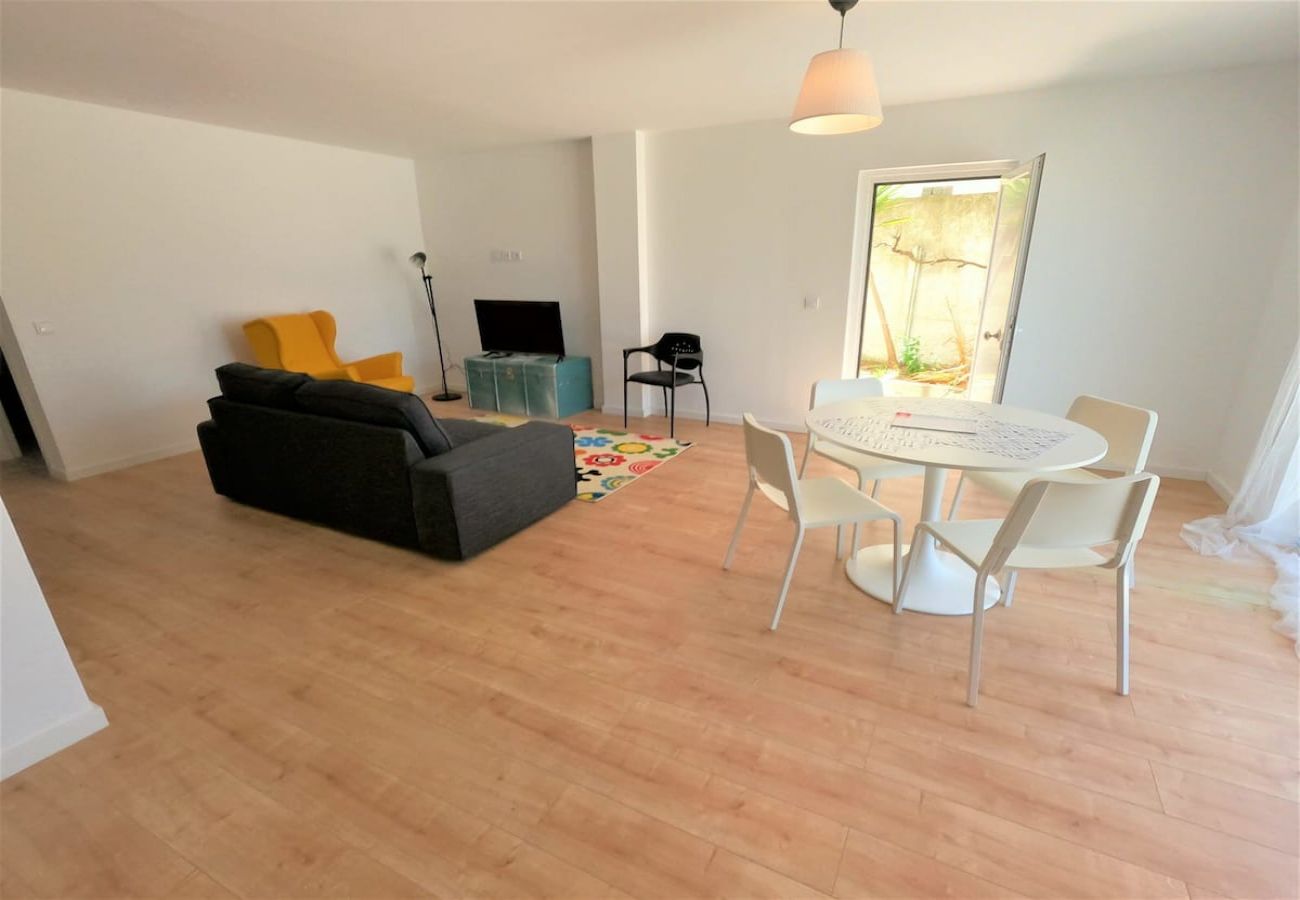 Appartement à Charneca de Caparica - Caparica, apartamento T2 c/ piscina, Charneca de Caparica, Lisboa