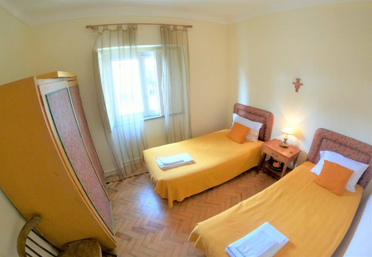 Maison à Colares - Sintra, casa térrea V4 com amplo jardim em Colares, Sintra
