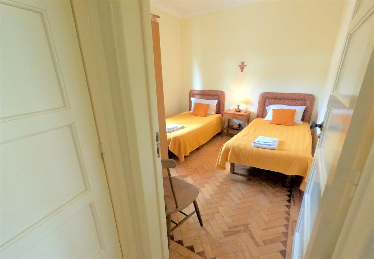 Maison à Colares - Sintra, casa térrea V4 com amplo jardim em Colares, Sintra