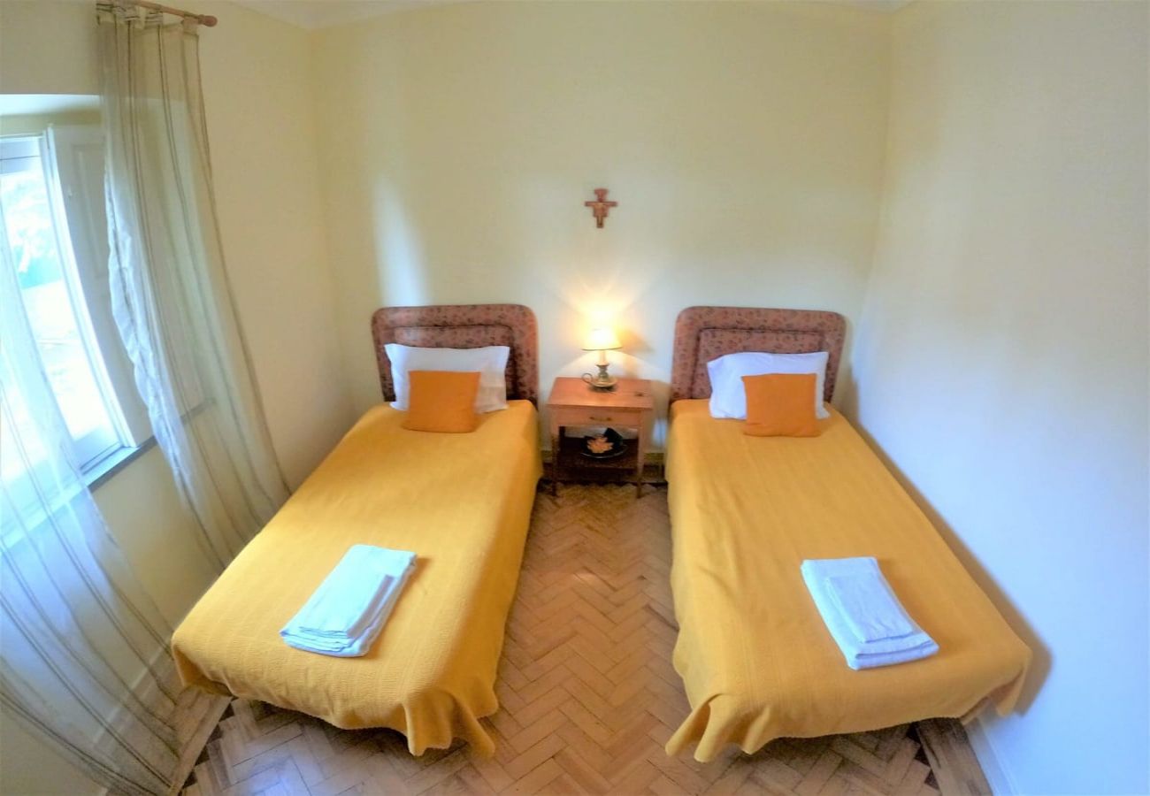 Maison à Colares - Sintra, casa térrea V4 com amplo jardim em Colares, Sintra