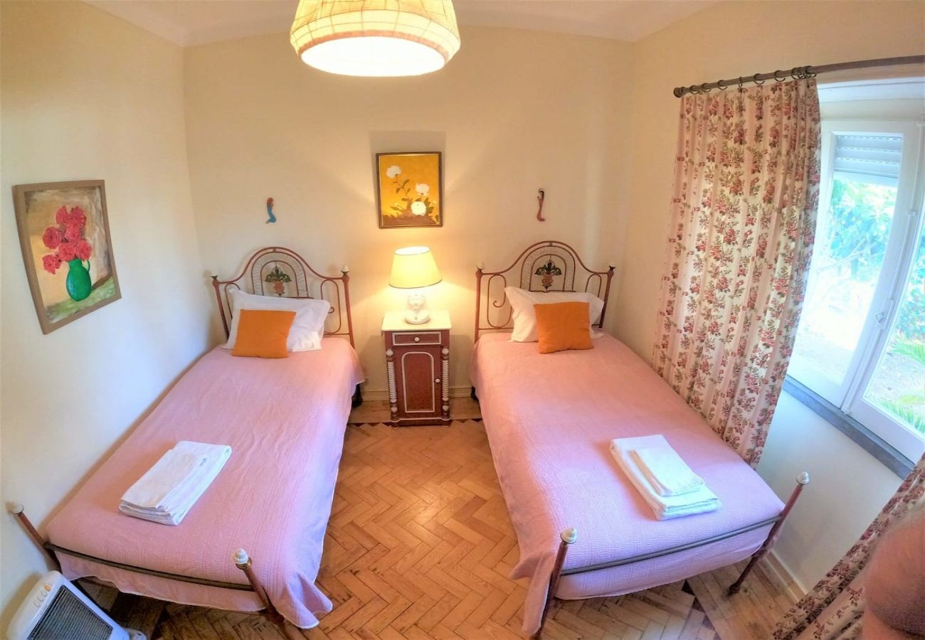 Maison à Colares - Sintra, casa térrea V4 com amplo jardim em Colares, Sintra