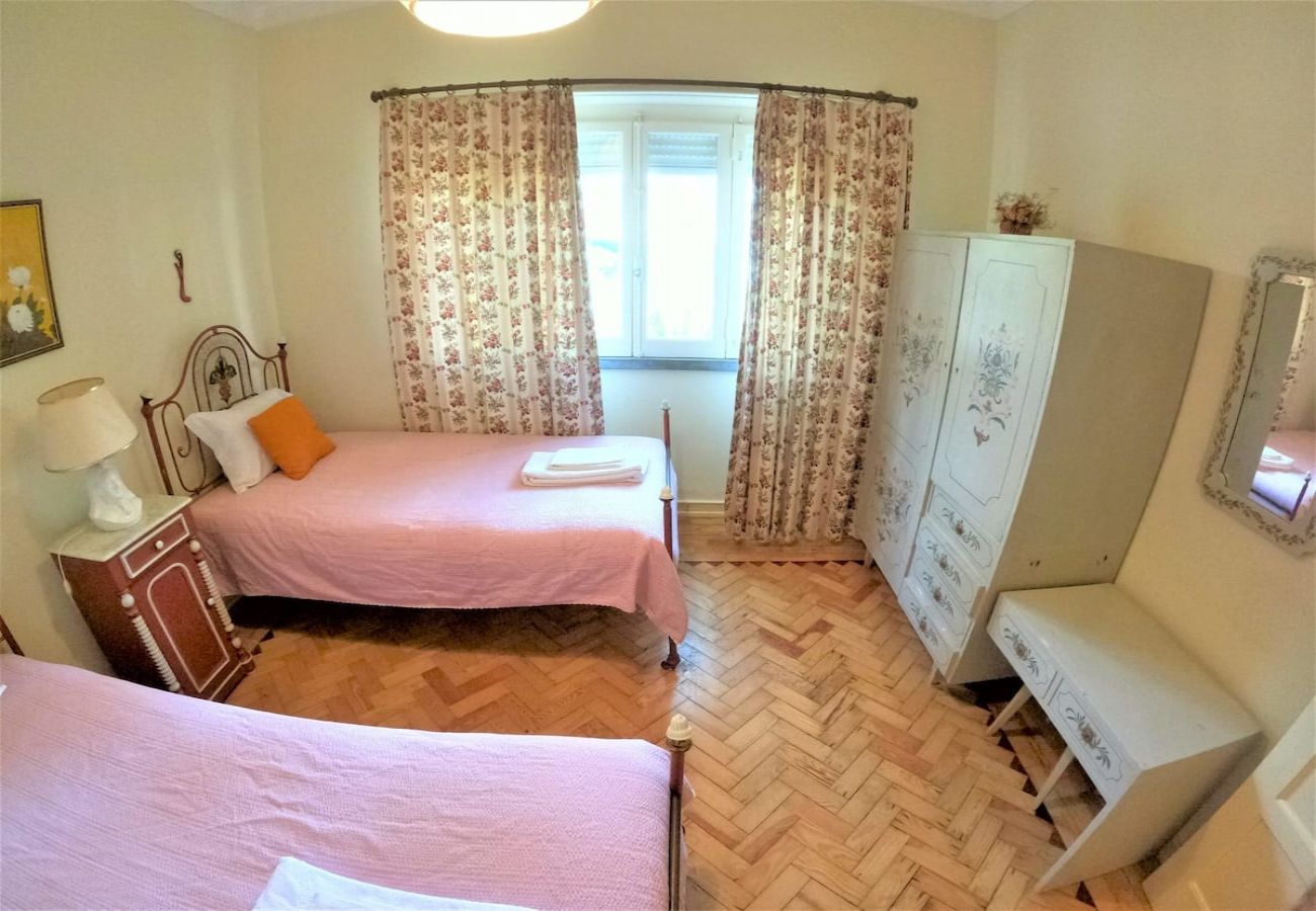 Maison à Colares - Sintra, casa térrea V4 com amplo jardim em Colares, Sintra