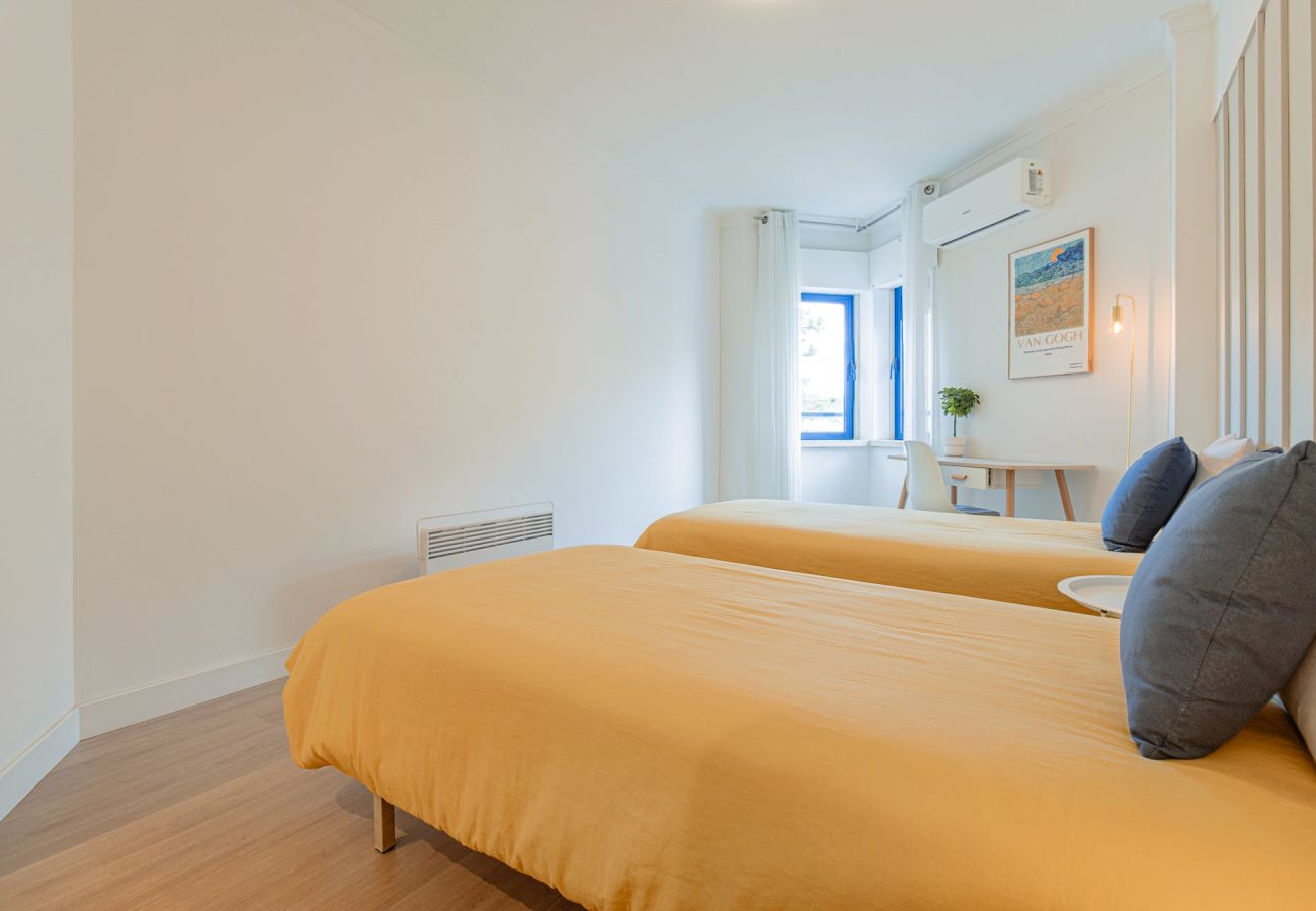 Appartement à Almada - Marisol, T2 espaçoso com AC próximo do golfe, Aroeira, Caparica 