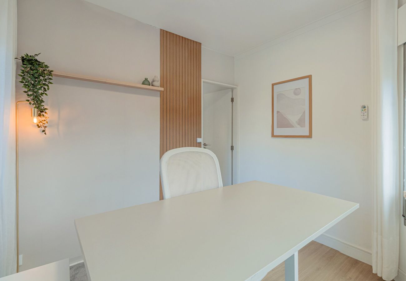 Appartement à Almada - Marisol, T2 espaçoso com AC próximo do golfe, Aroeira, Caparica 