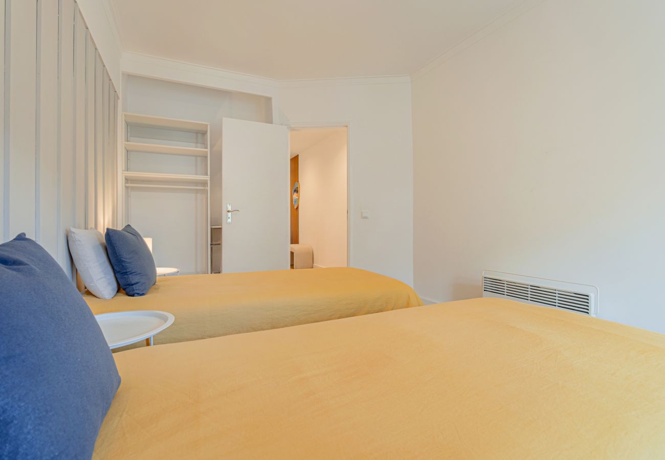 Appartement à Almada - Marisol, T2 espaçoso com AC próximo do golfe, Aroeira, Caparica 
