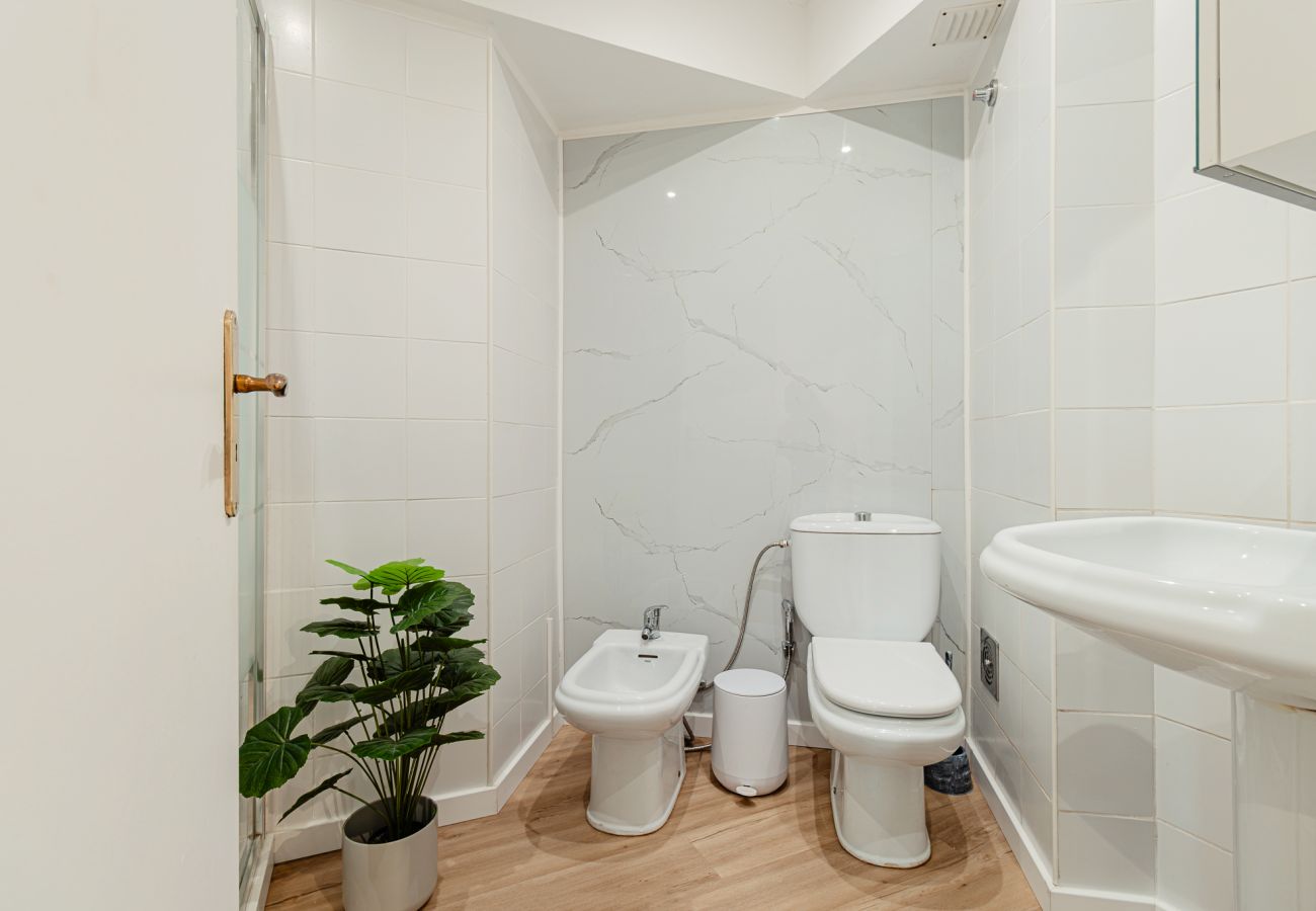 Appartement à Almada - Marisol, T2 espaçoso com AC próximo do golfe, Aroeira, Caparica 