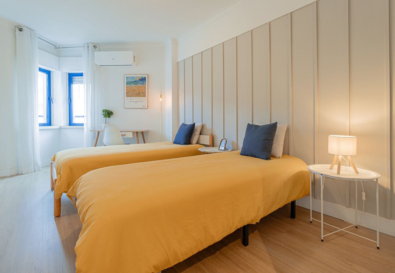 Appartement à Almada - Marisol, T2 espaçoso com AC próximo do golfe, Aroeira, Caparica 