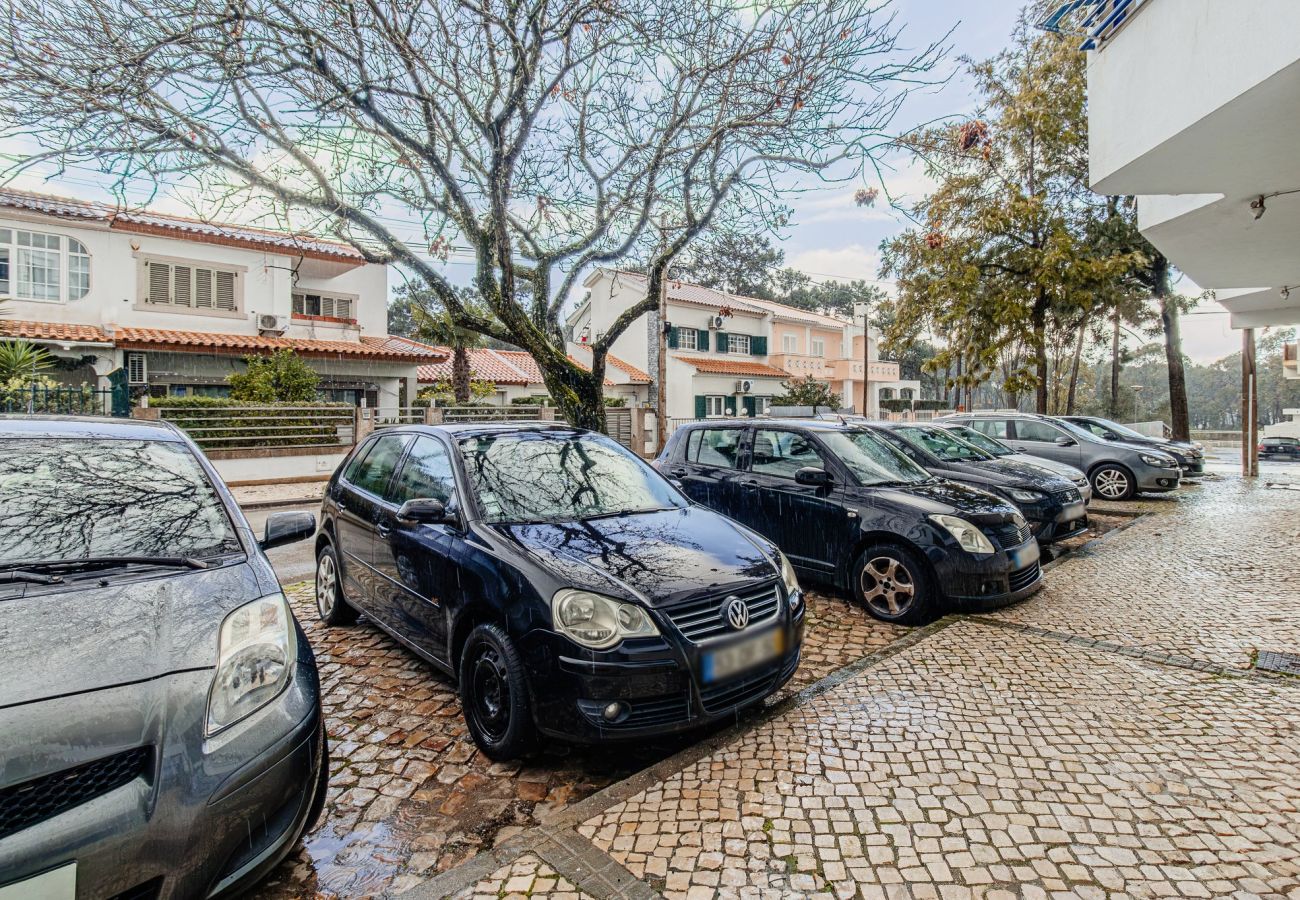 Appartement à Almada - Marisol, T2 espaçoso com AC próximo do golfe, Aroeira, Caparica 