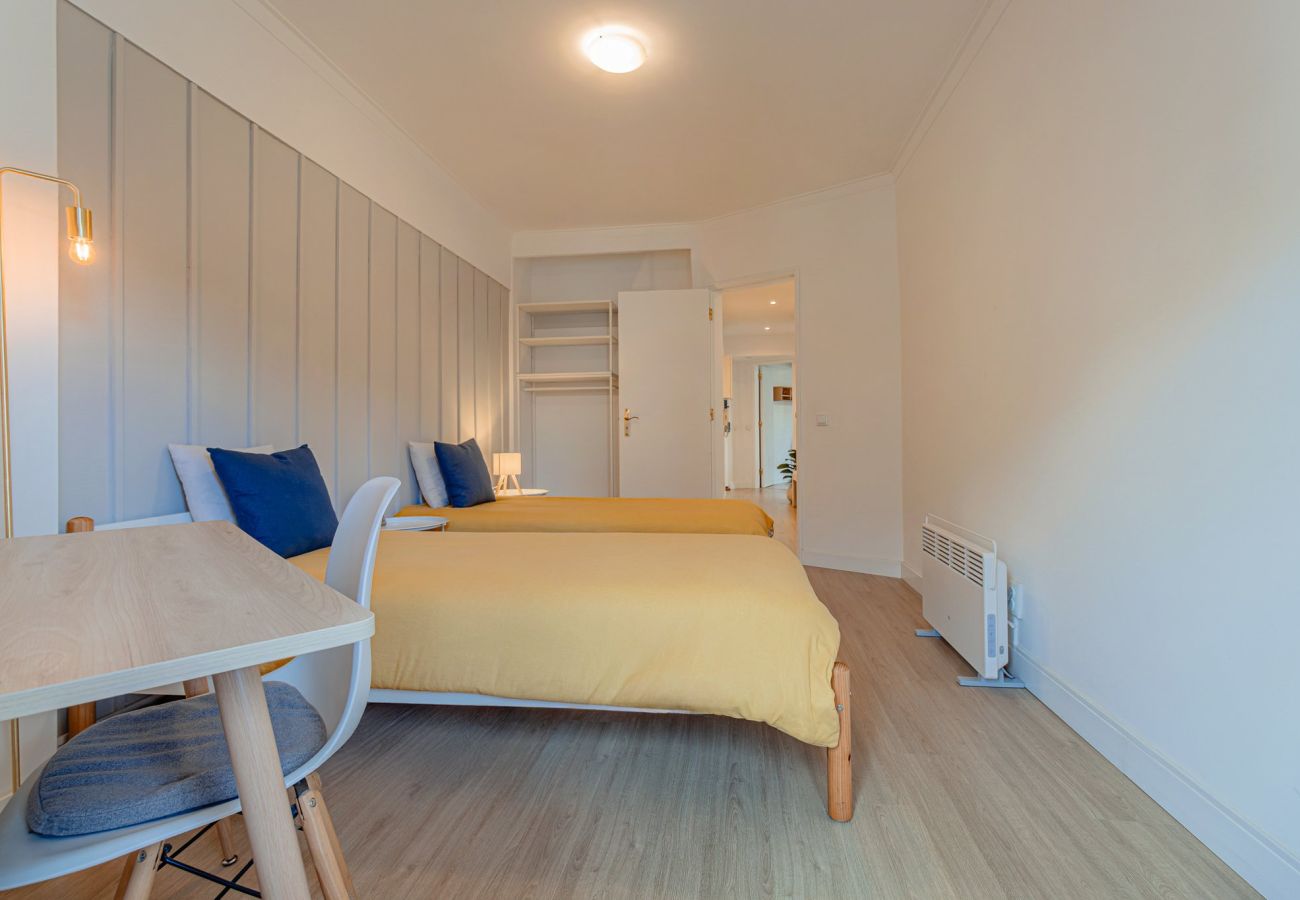 Appartement à Almada - Marisol, T2 espaçoso com AC próximo do golfe, Aroeira, Caparica 