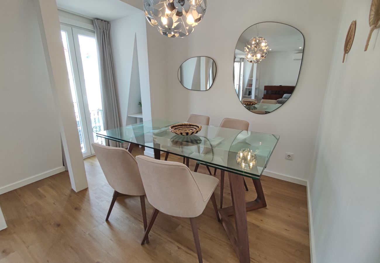 Appartement à Lisbonne - Lisboa, apartamento T2+1 renovado com varanda próximo do Saldanha, Estefânia, Lisboa
