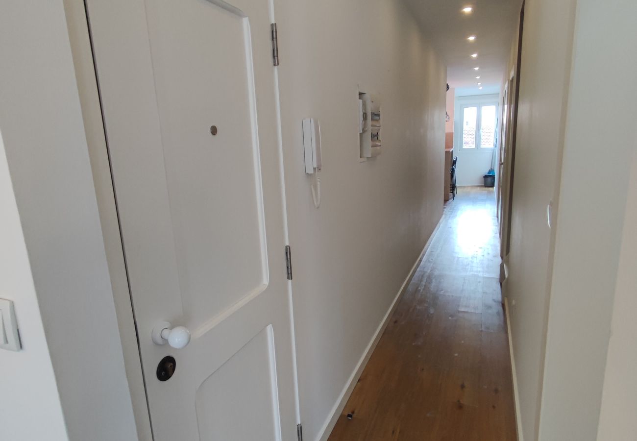 Appartement à Lisbonne - Lisboa, apartamento T2+1 renovado com varanda próximo do Saldanha, Estefânia, Lisboa