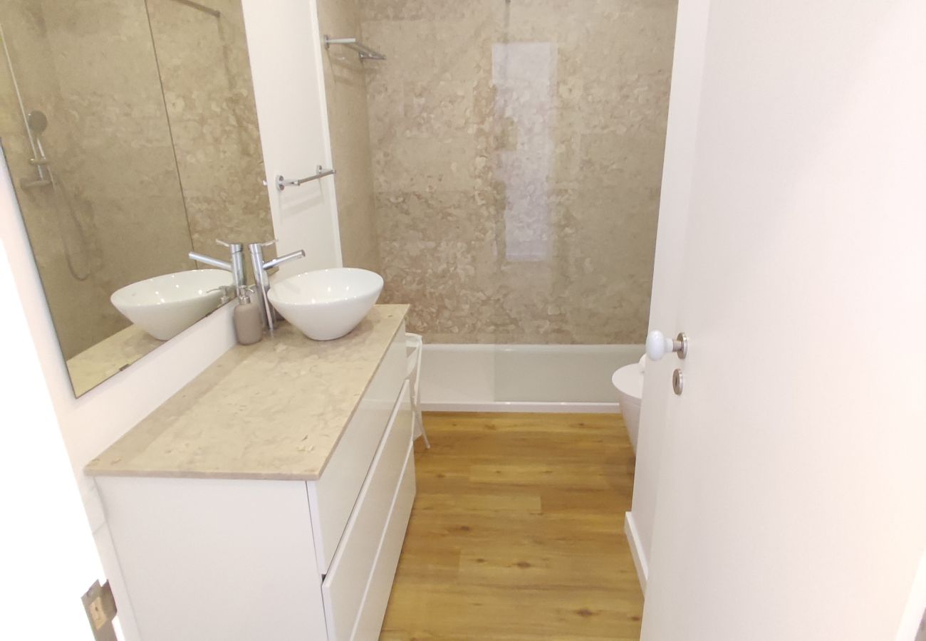 Appartement à Lisbonne - Lisboa, apartamento T2+1 renovado com varanda próximo do Saldanha, Estefânia, Lisboa