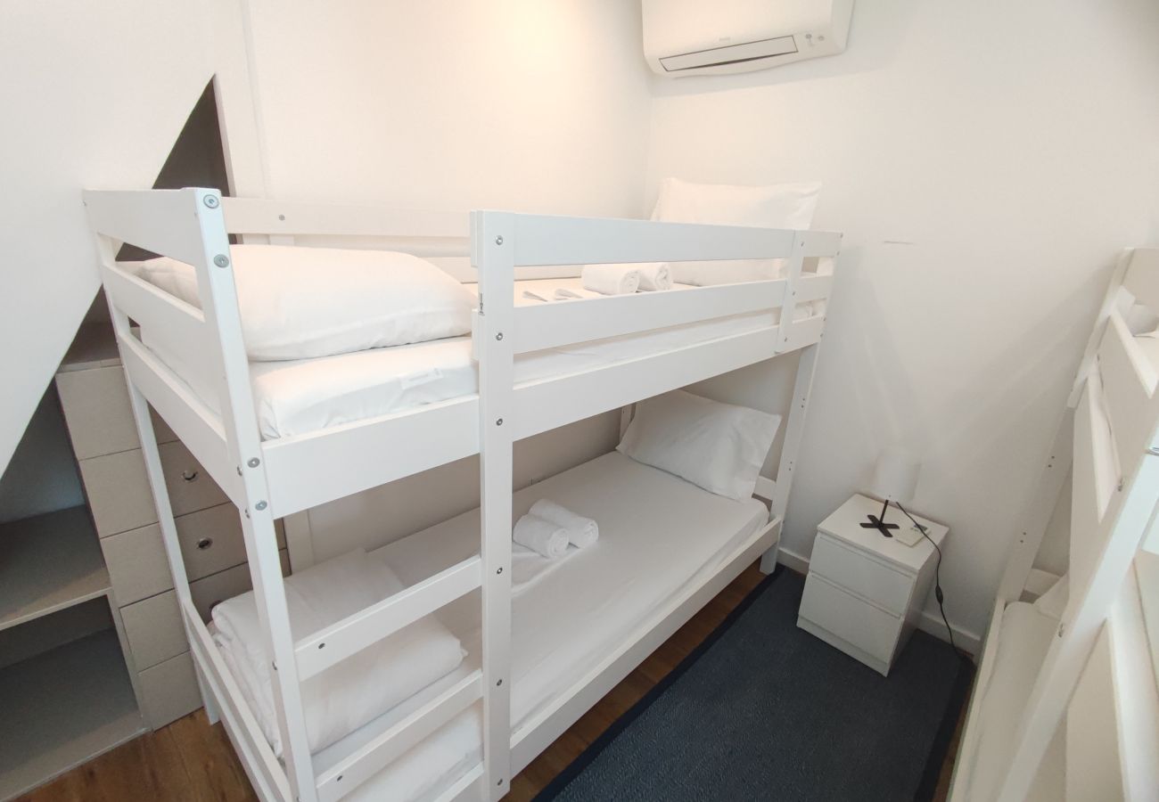 Appartement à Lisbonne - Lisboa, apartamento T2+1 renovado com varanda próximo do Saldanha, Estefânia, Lisboa