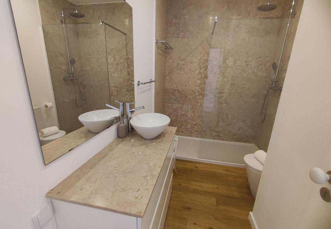 Appartement à Lisbonne - Lisboa, apartamento T2+1 renovado com varanda próximo do Saldanha, Estefânia, Lisboa