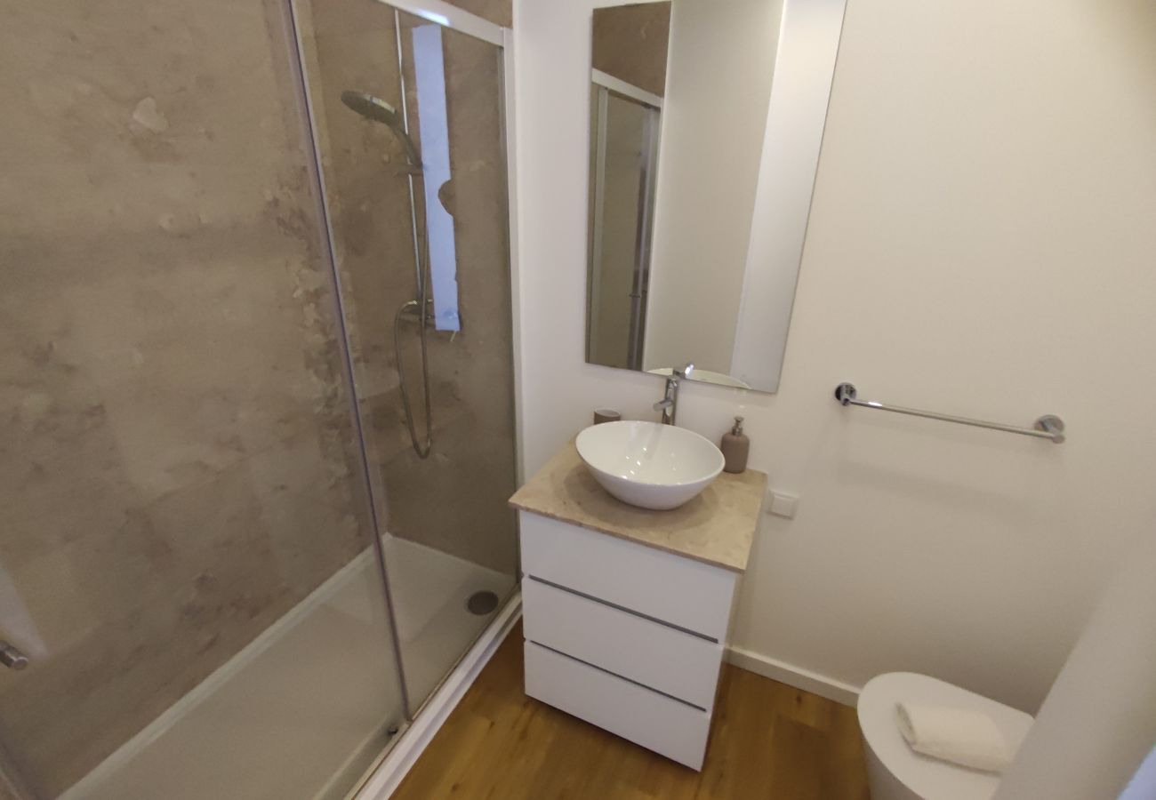Appartement à Lisbonne - Lisboa, apartamento T2+1 renovado com varanda próximo do Saldanha, Estefânia, Lisboa
