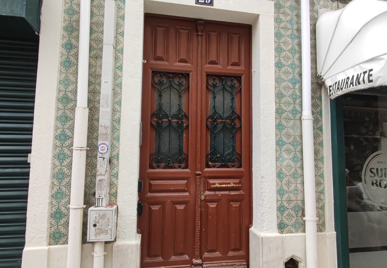 Appartement à Lisbonne - Lisboa, apartamento T2+1 renovado com varanda próximo do Saldanha, Estefânia, Lisboa