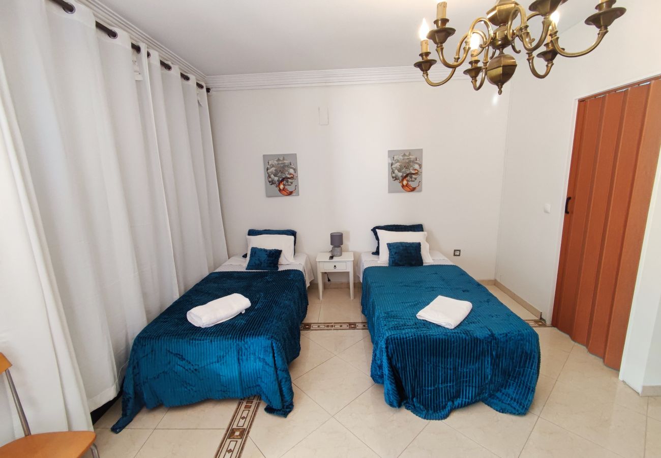 Chambres d'hôtes à Alenquer - Guest House Alojamento Santa Catarina Suite 1 - O seu refúgio no coração de Alenquer