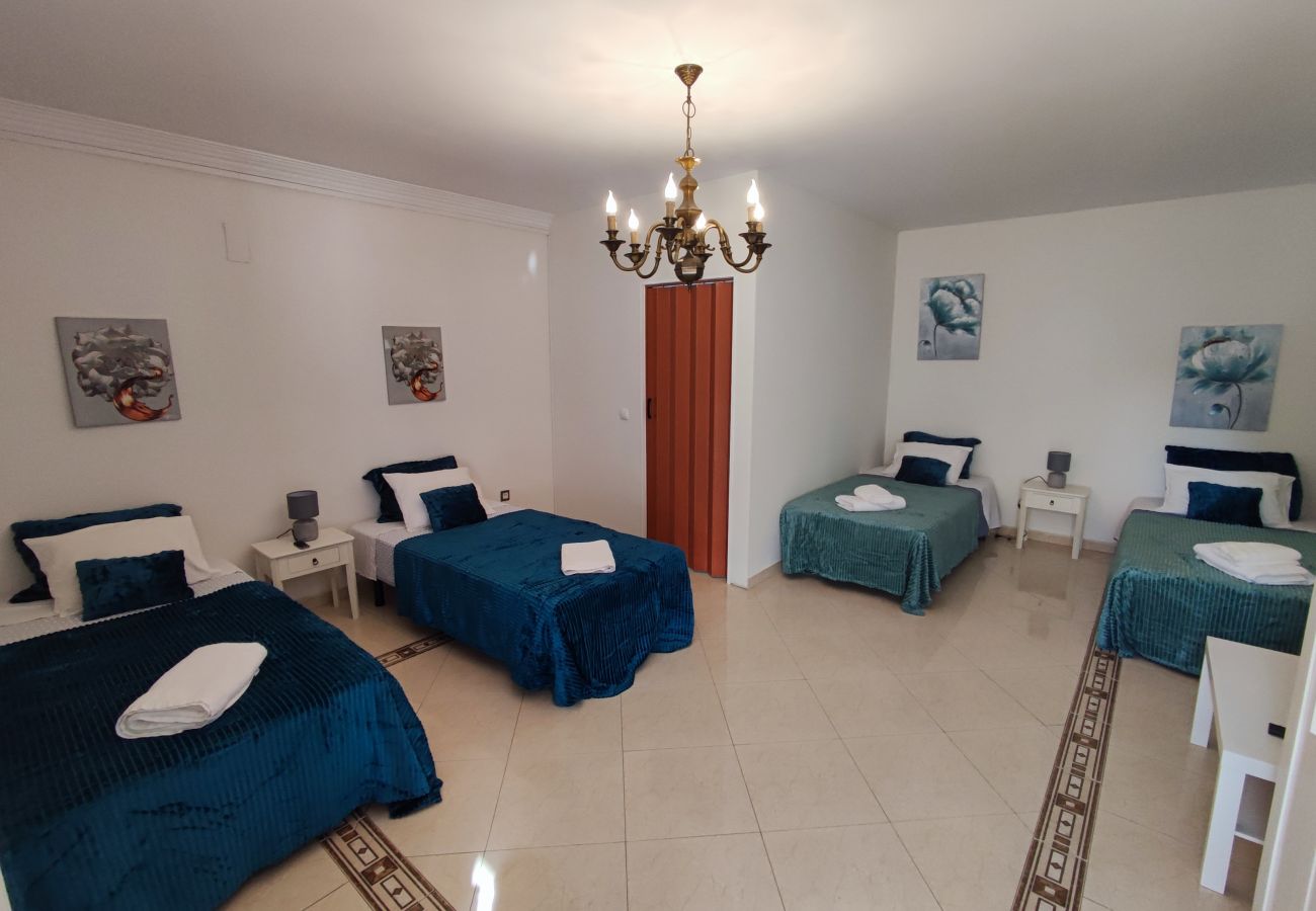 Chambres d'hôtes à Alenquer - Guest House Alojamento Santa Catarina Suite 1 - O seu refúgio no coração de Alenquer