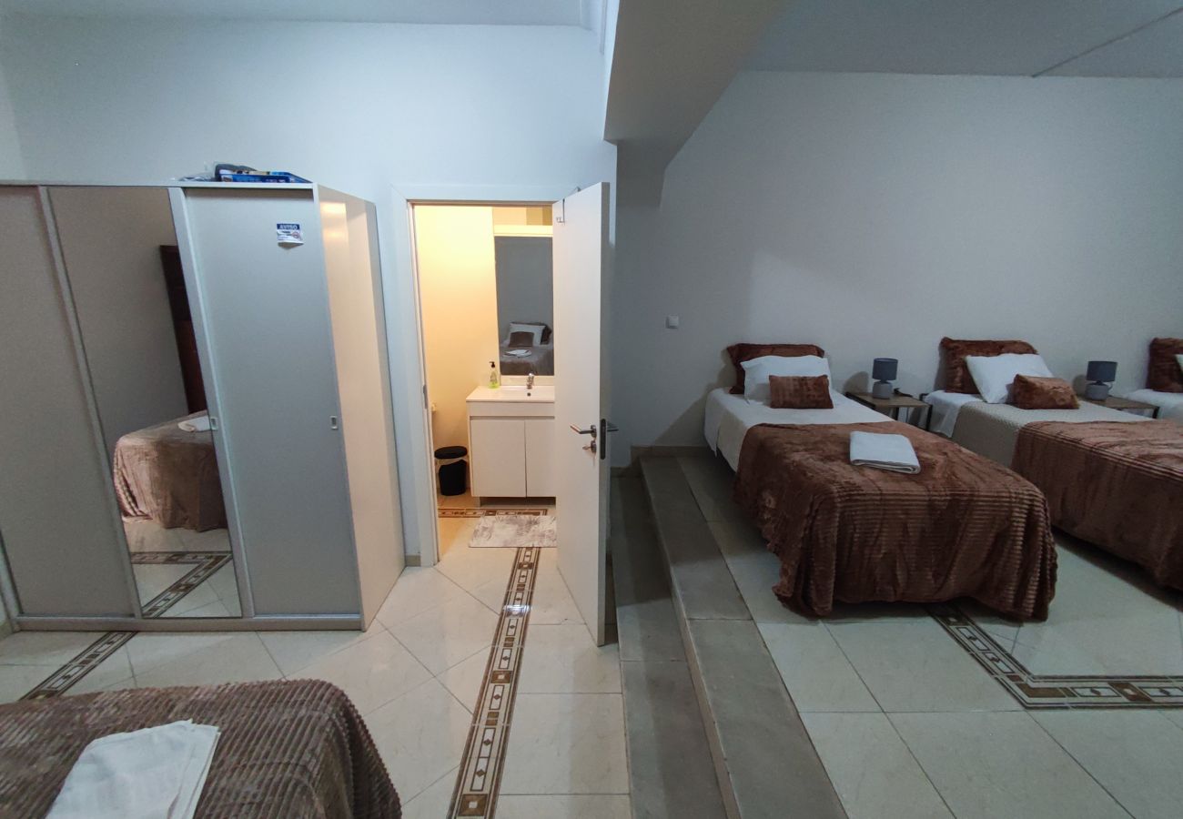 Chambres d'hôtes à Alenquer - Guest House Alojamento Santa Catarina Suite 4 - O seu refúgio no coração de Alenquer