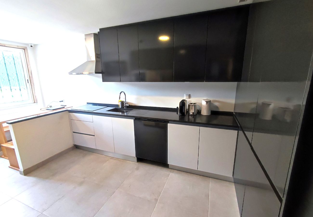 Chambres d'hôtes à Lisbonne - Lisbon Airport GuestHouse GAL Olivais Quarto c/ WC – Conforto, Terraço e Localização Premium nos Olivais