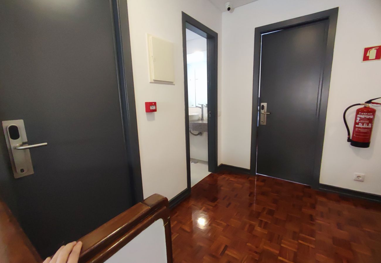 Chambres d'hôtes à Lisbonne - Lisbon Airport GuestHouse GAL Olivais Quarto c/ WC – Conforto, Terraço e Localização Premium nos Olivais